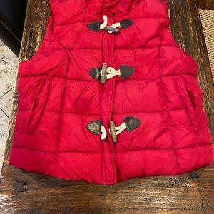 Arizona Jean co red sleeveless puffer jacket. Kids